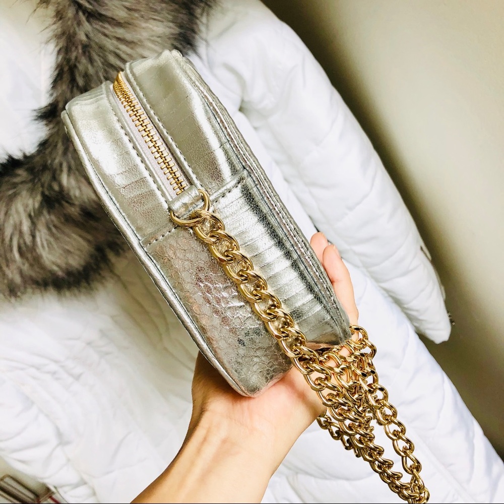 SOLD⚡️VICTORIA’S SECRET⚡️Metallic Tassel Crossbody Bag - Picture 6 of 11